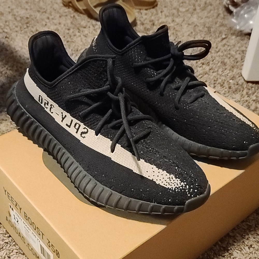 Yeezy Boost 350V2 Core Black White